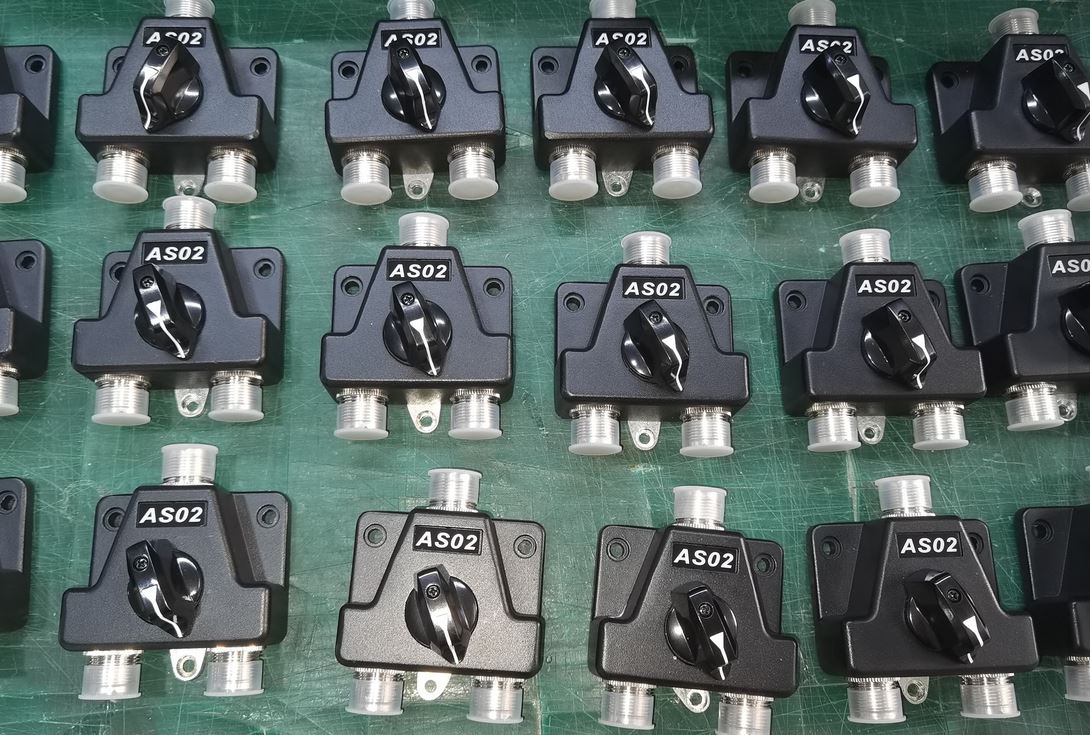 Coax Antenna Switch - 2 Way - Antenna Switch With Built-In Lightning Protection