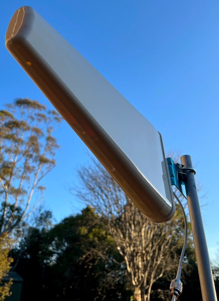 Directional Base Station Mobile Phone Antenna Suits ALL Aust Mobile Phone Networks 698Mhz to 3800Mhz