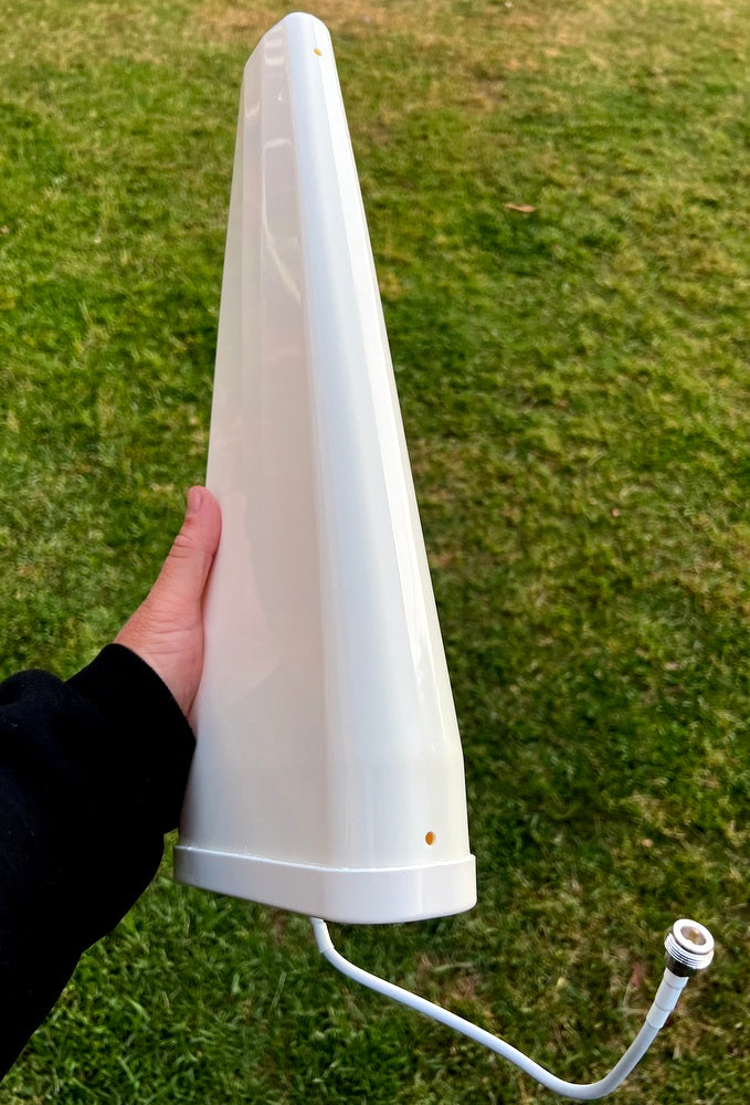 Directional Base Station Mobile Phone Antenna Suits ALL Aust Mobile Phone Networks 698Mhz to 3800Mhz