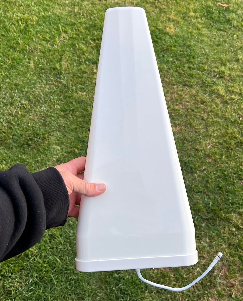 Directional Base Station Mobile Phone Antenna Suits ALL Aust Mobile Phone Networks 698Mhz to 3800Mhz