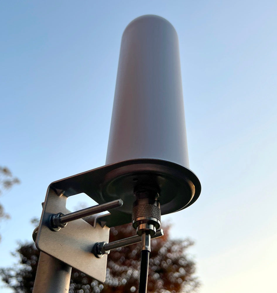 Base Station Mobile Phone & WiFi Antenna 698-6000Mhz Complete with Mounts and N-Type Connector