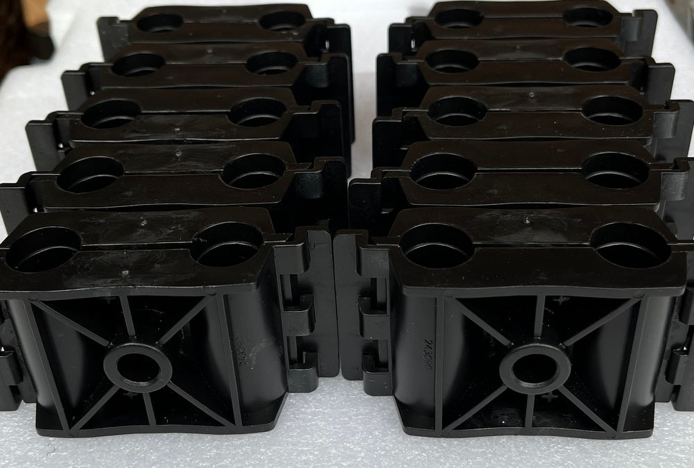 Plastic Stackable 2 x 1/2' Cable Hanger Kits L4CLICK
