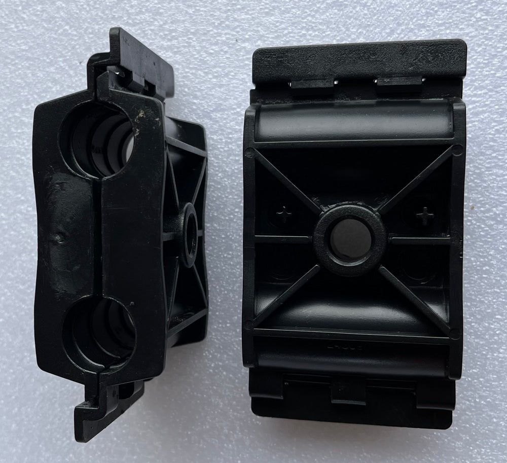 Plastic Stackable 2 x 1/2' Cable Hanger Kits L4CLICK Pack - Small Pack Of 5 Hangers